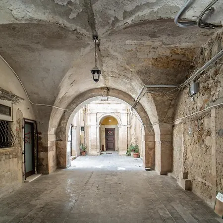 Lovely In The Historic Center Of Ortigia Apartment